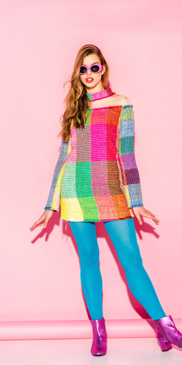 beautiful-young-woman-in-sunglasses-standing-in-ch-2023-11-27-05-12-00-utc