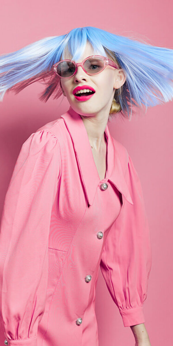 pretty-woman-in-blue-wig-pink-dress-red-lips-isola-2023-11-27-05-25-24-utc