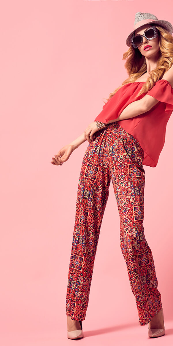 Fashion Glamour Beautiful Blond Lady. Fashionable Hairstyle, Luxury Trendy Sunglasses. Sensual Woman in Summer Stylish fashion Outfit, Heels. Young Playful female Model Girl. Art Studio